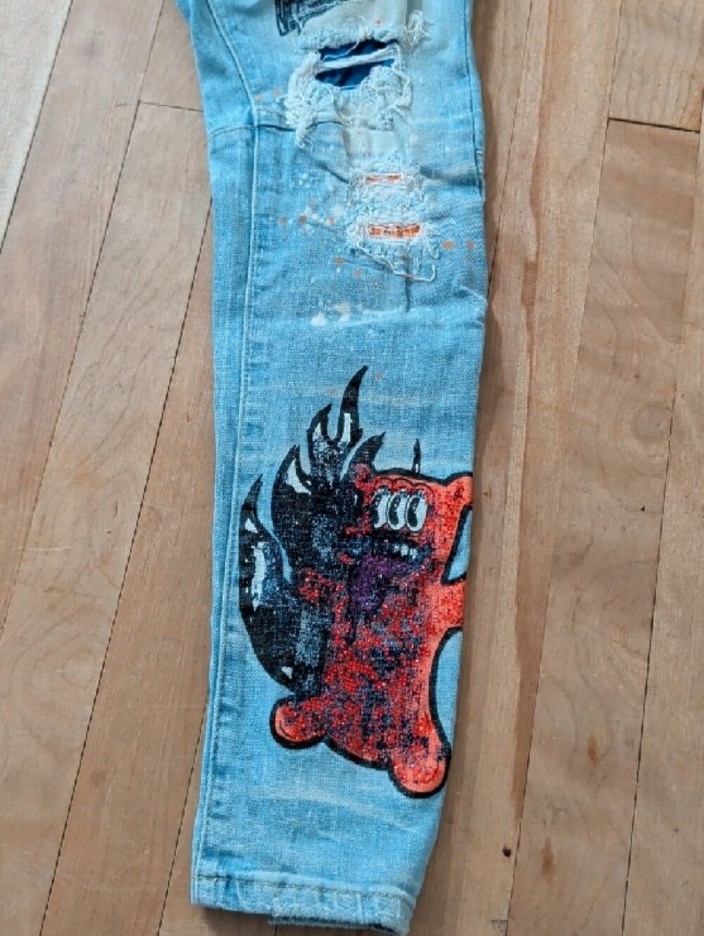 Smoke Rise NY Distressed Light Wash Jeans with Star & Graphic Patches 34 x 32 - Picture 6 of 10